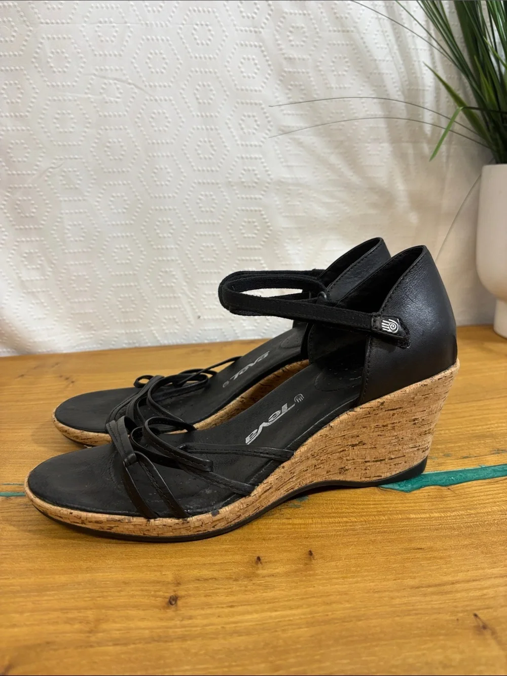 Teva Cork Wedge Sandals Riviera Strappy Black EUC